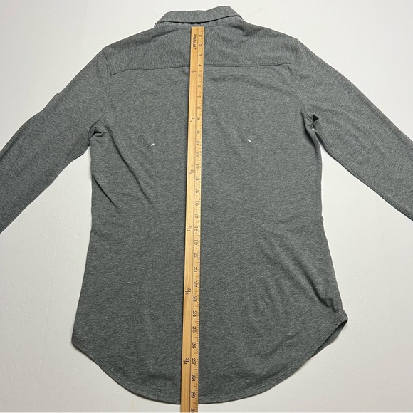 Kit And Ace V Performance Long Sleeve Button Up Shirt in Grey Size: S/M - Picture 6 of 6